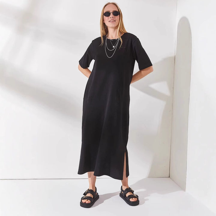Damen schlichtes langärmliges Kleid mit seitlichen Schlitzen und komfortablem Schnitt Echo Archiv
