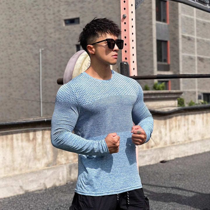 Herren Langarm-Trainingsshirt mit atmungsaktivem Netzdesign und feuchtigkeitstransportierender Technologie Echoarchiv