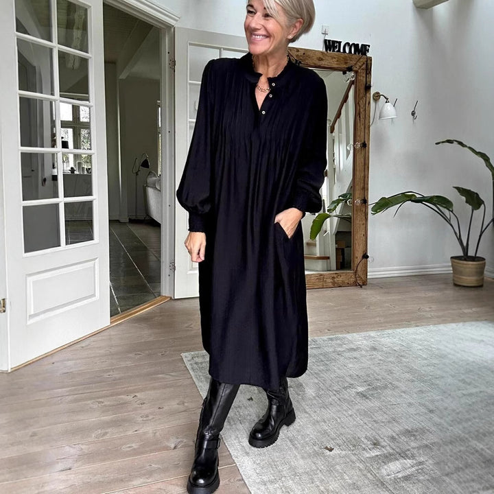 Damen nan lockeres Midikleid mit feiner Plissee-Optik, Stehkragen, kurzer Knopfleiste, gesmokten Manschetten und Eingrifftaschen Echo Archiv