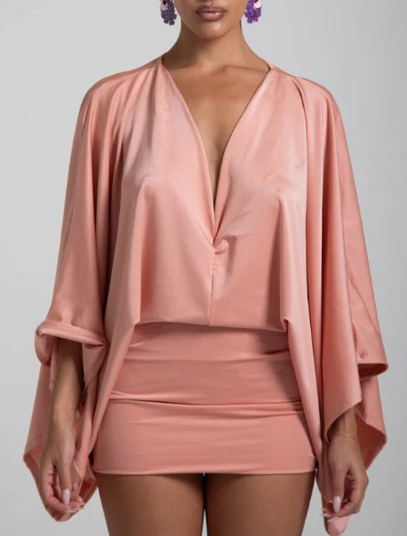 Damen nan Cape-Minikleid mit tiefem V-Ausschnitt, Fledermausärmeln und tailliertem Minirock Echo Archiv