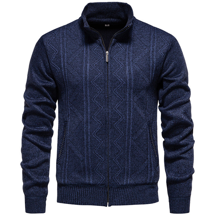 Herren Strickjacke mit Zopfmuster und hohem Stehkragen Echoarchiv