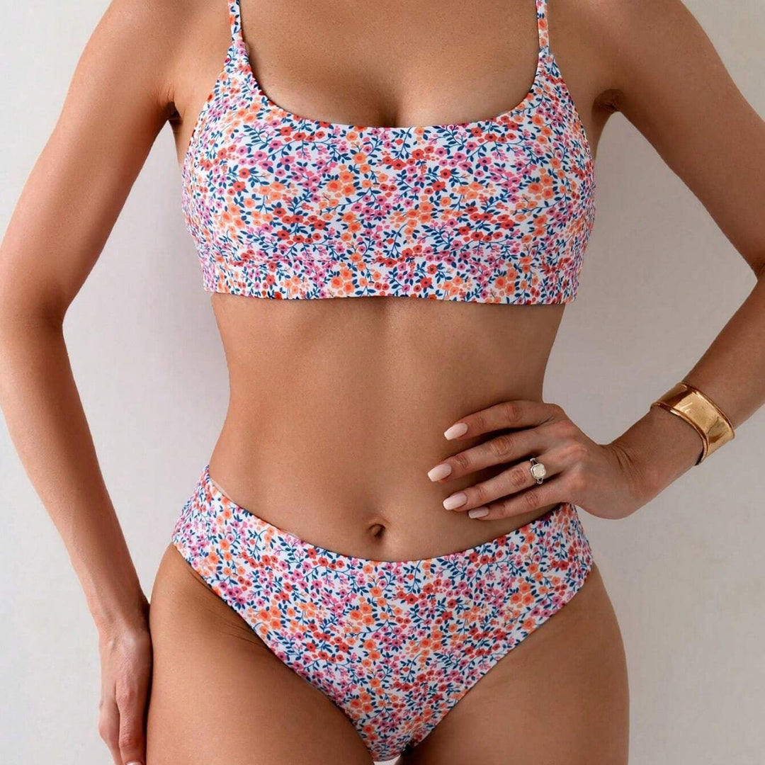 Damen hochgeschnittener Bikini mit floralen Mustern Echo Archiv