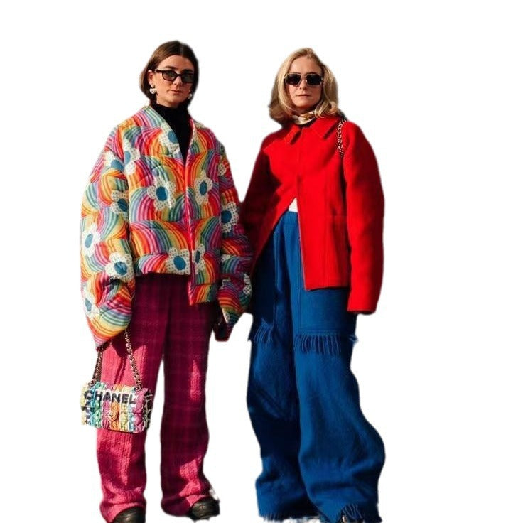 Damen Kurze Oversize-Steppjacke mit bunten Regenbogenstreifen und Blumenapplikation Echo Archiv