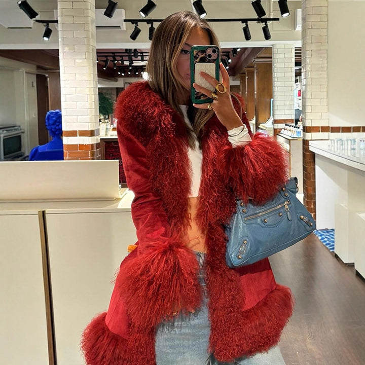 Damen Langer Kunstpelz-Mantel mit voluminösem Schalkragen und dekorativen Fellbündeln Echoarchiv