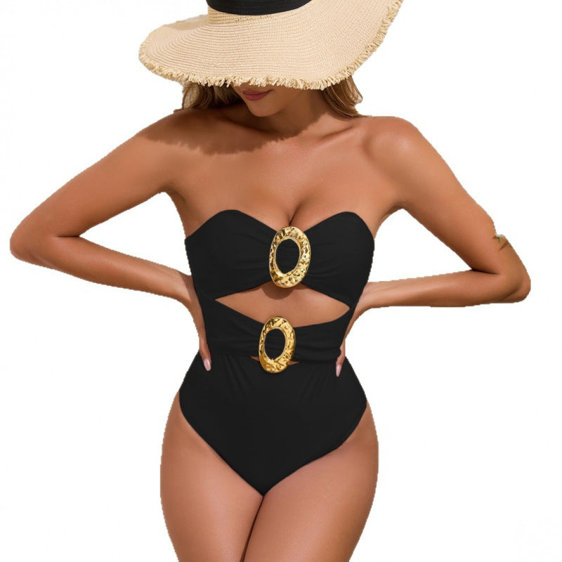 Damen Einteiliger Badeanzug mit modernen Cut-Outs und goldenen Akzenten Echo Archiv