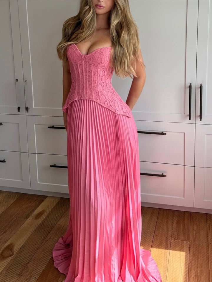 Damen nan Neckholder-Korsettkleid mit Spitzen-Corsage und fließendem Plisseerock Echo Archiv