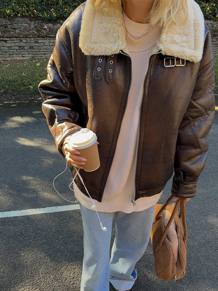 Damen Oversize Fliegerjacke aus Kunstleder mit Teddyfutter und breitem Schnitt Echoarchiv