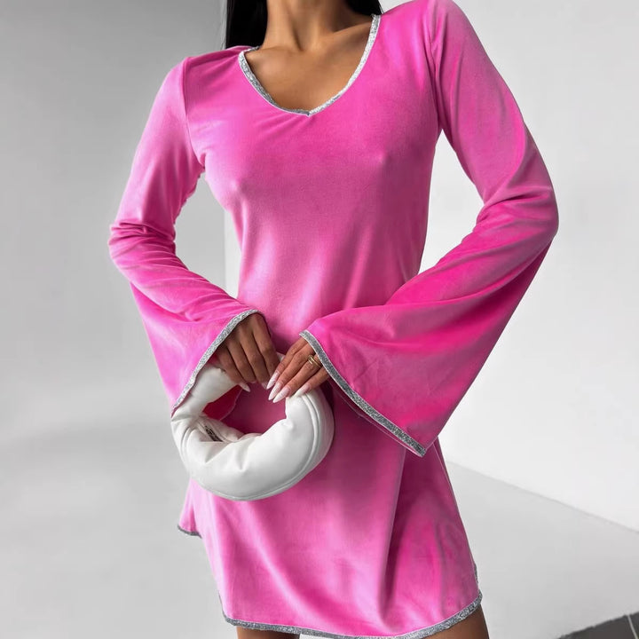 Damen Samt-Minikleid mit ausgestellten Glockenärmeln und Strassbesatz – Élara