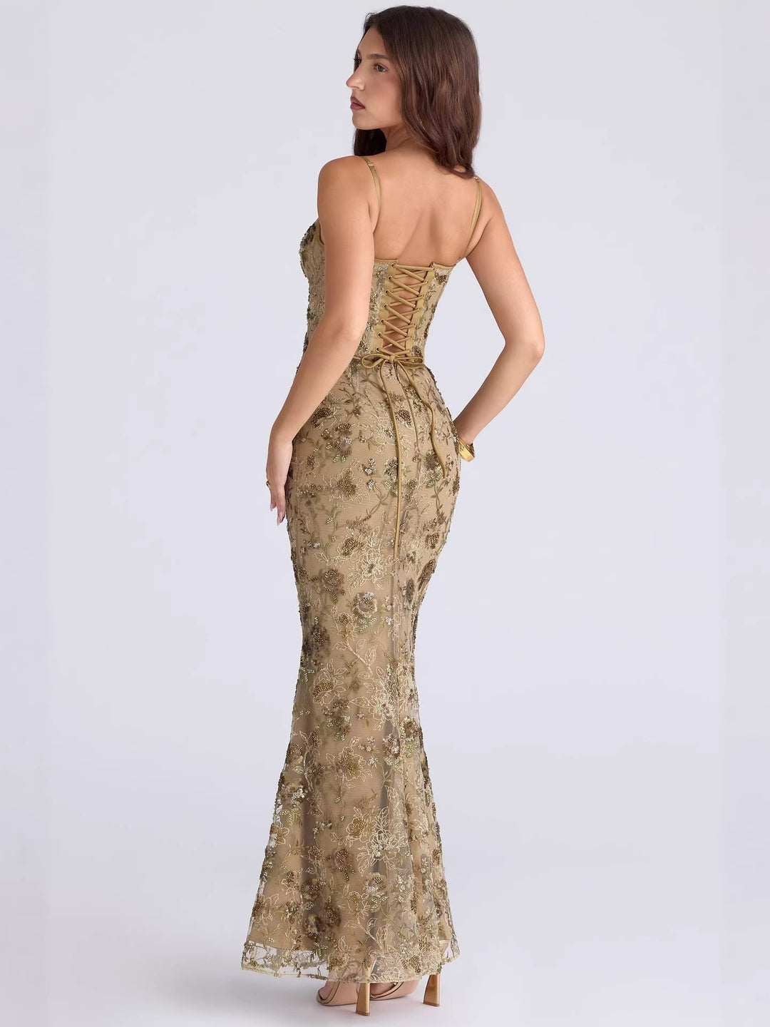 Glamouröses Abendkleid für Damen von – Echo Archiv