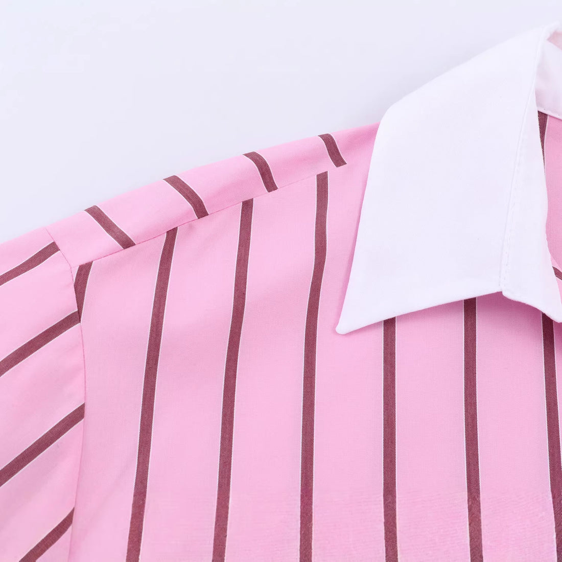 Damen Oversize-Hemdbluse mit Kontrastkragen, Manschetten und vertikalem Streifenmuster Echoarchiv