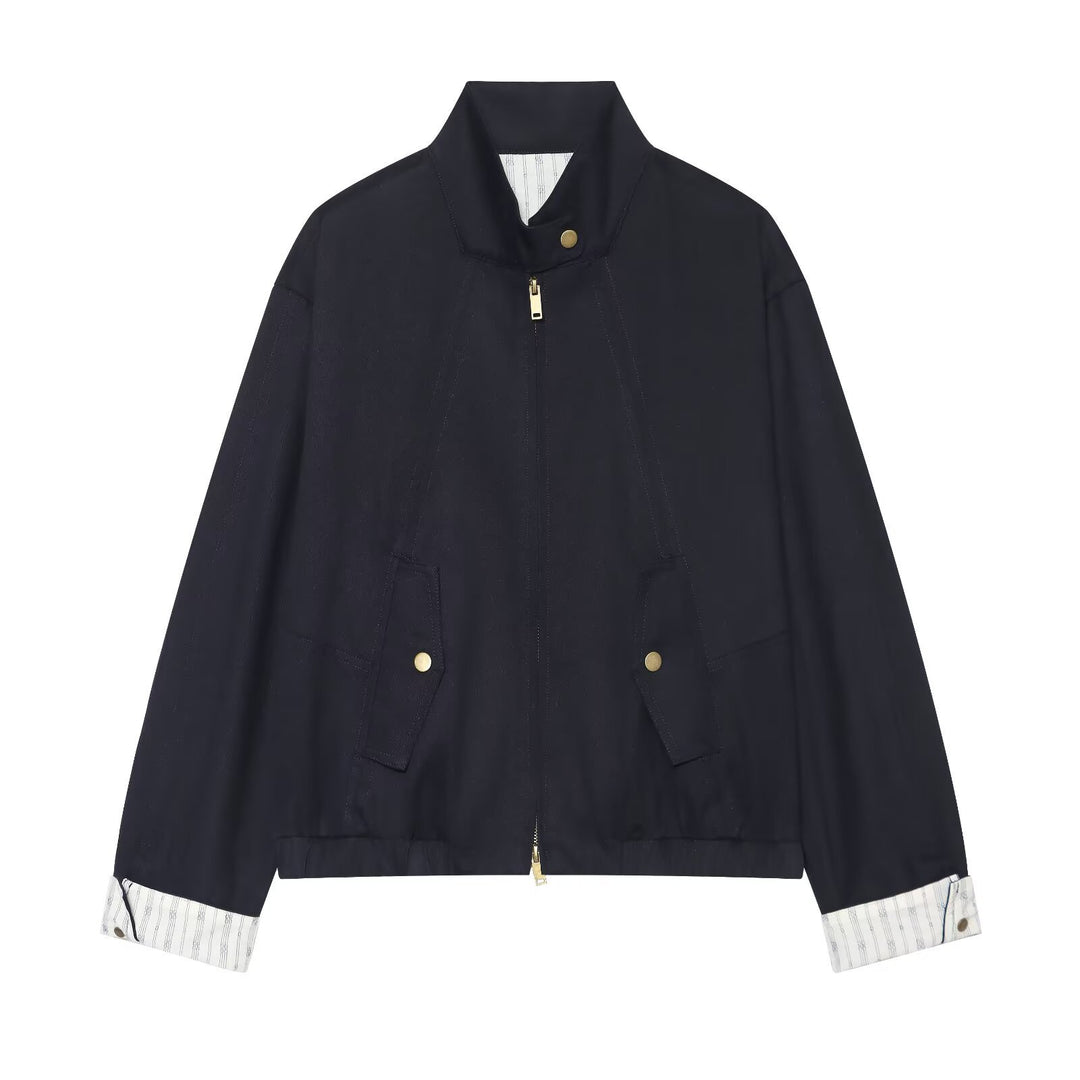 Damen Kurzer Boxy‑Blouson mit Stehkragen, aufgesetzten Pattentaschen und goldfarbenen Details Echo Archiv