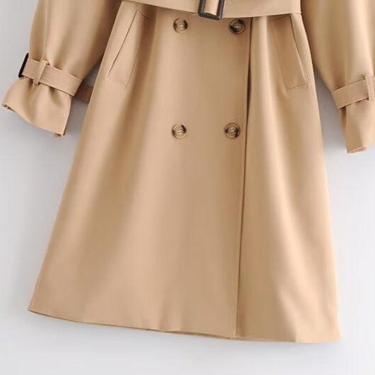 Damen Doppelreihiger Trenchcoat mit Taillengürtel und Schulterpasse Echoarchiv