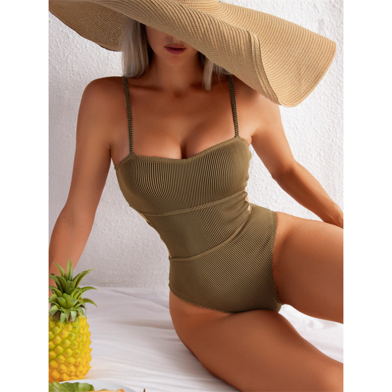 Damen Einteiler Badeanzug mit elegantem Rippendesign und figurschmeichelnder Silhouette Echo Archiv