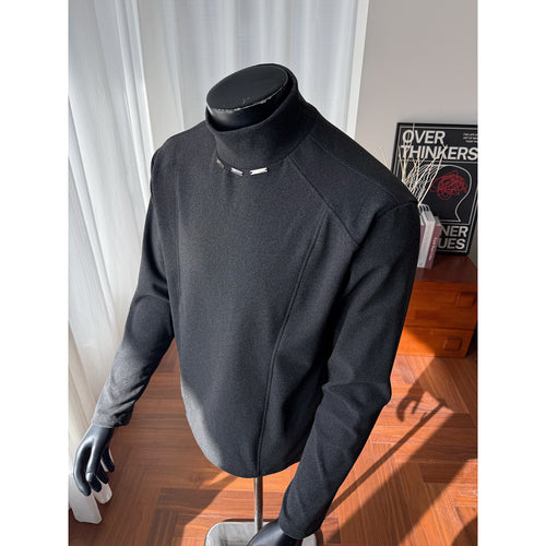 Herren Rollkragen-Feinstrickshirt mit Metallnieten am Kragen und schmaler Silhouette Echo Archiv