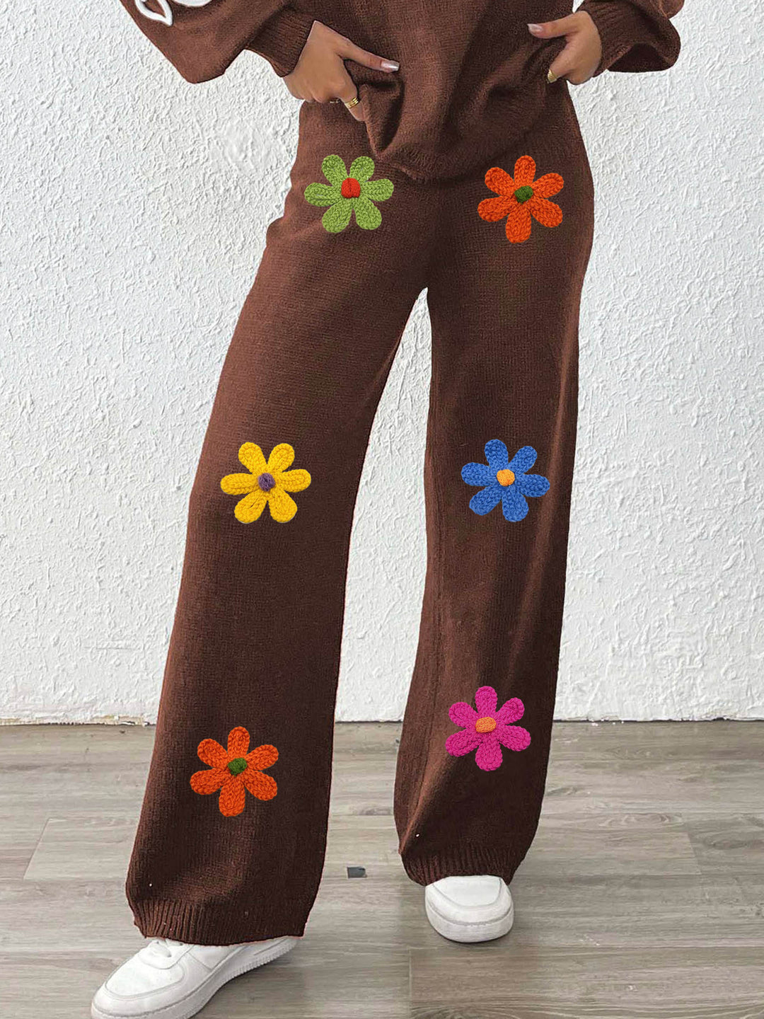 Damen lässige Strickhose mit bunten Blumenapplikationen Echo Archiv
