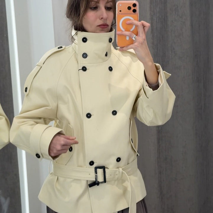 Damen Kurze doppeltknöpfte Trenchjacke mit hohem Stehkragen und Taillengürtel Echoarchiv