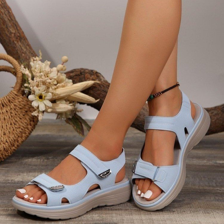 Damen Komfort-Sandalen mit dicker Profilsohle und verstellbaren Klettriemen – Sorelia