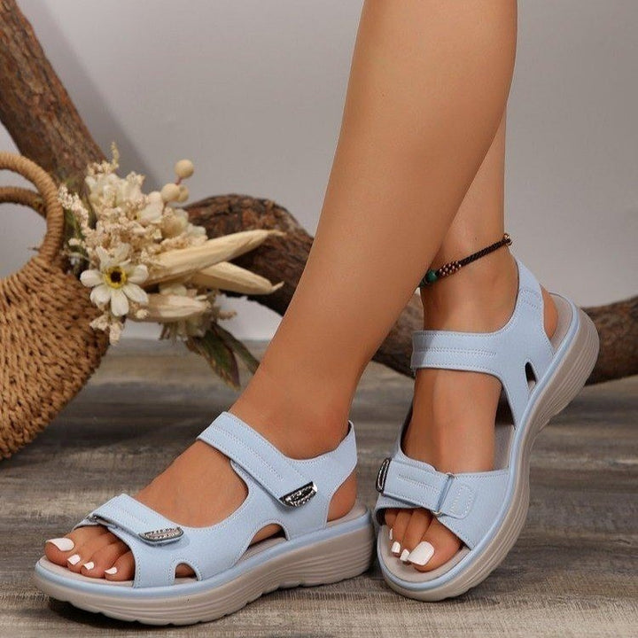Damen Komfort-Sandalen mit dicker Profilsohle und verstellbaren Klettriemen – Sorelia