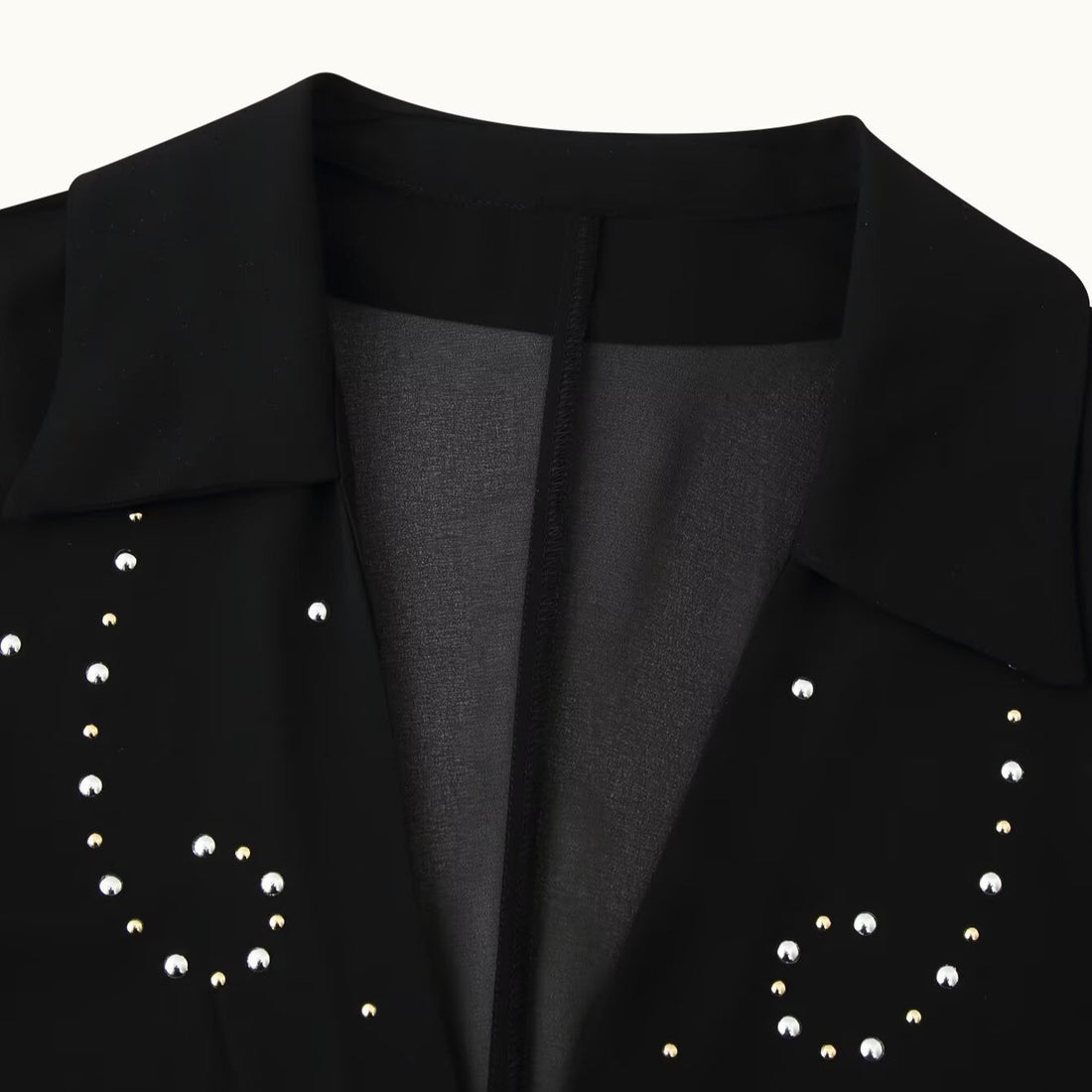 Damen Chiffon-Bluse mit Paillettenbesatz, tiefem V‑Ausschnitt und dekorativen Bindebändern Echoarchiv