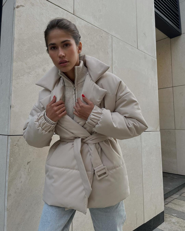 Damen Wattierte Taillierte Steppjacke mit Gürtel und Kapuze Echoarchiv