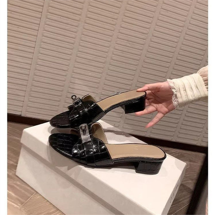 Damen elegante Croc‑Patent‑Mules mit kleinem Blockabsatz Echo Archiv