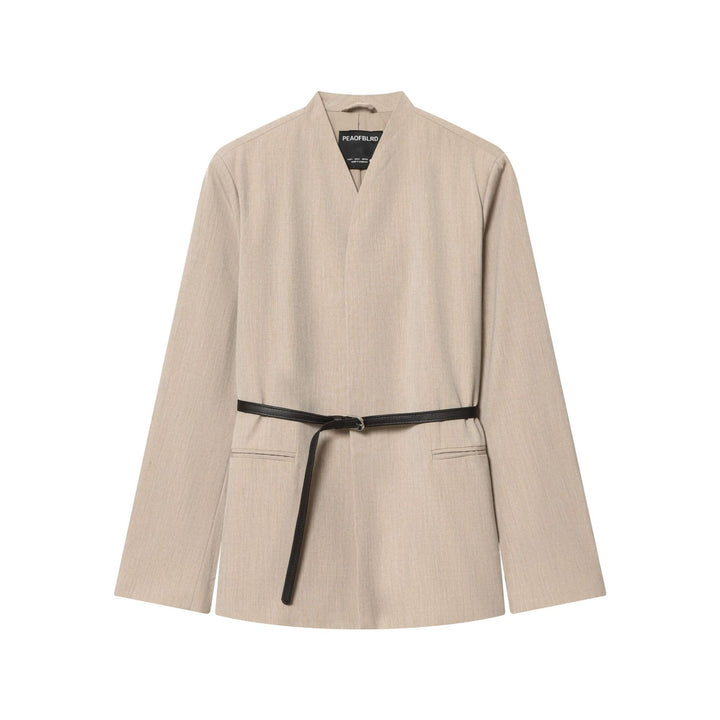 Damen nan taillierter kragenloser Blazer mit V-Ausschnitt und dünnem Ledergürtel Echo Archiv