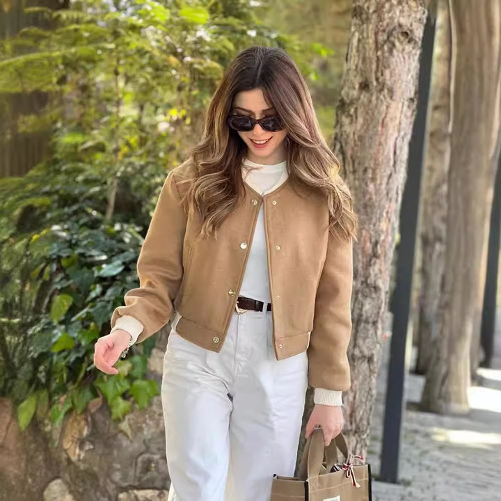 Damen nan cropped College-Bomber mit kontrastbündchen, verdeckter Druckknopfleiste und Leistentaschen Echo Archiv