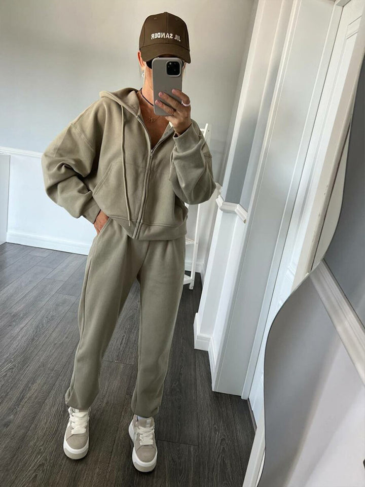 Damen lässiges Kapuzen-Sweatshirt und Jogginghose Set in Oversize-Passform mit Reißverschluss und Kängurutasche – Avérine