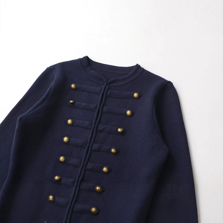 Damen Kragenloser, kurzgeschnittener Offiziersblazer mit goldenen Zierknöpfen Echo Archiv