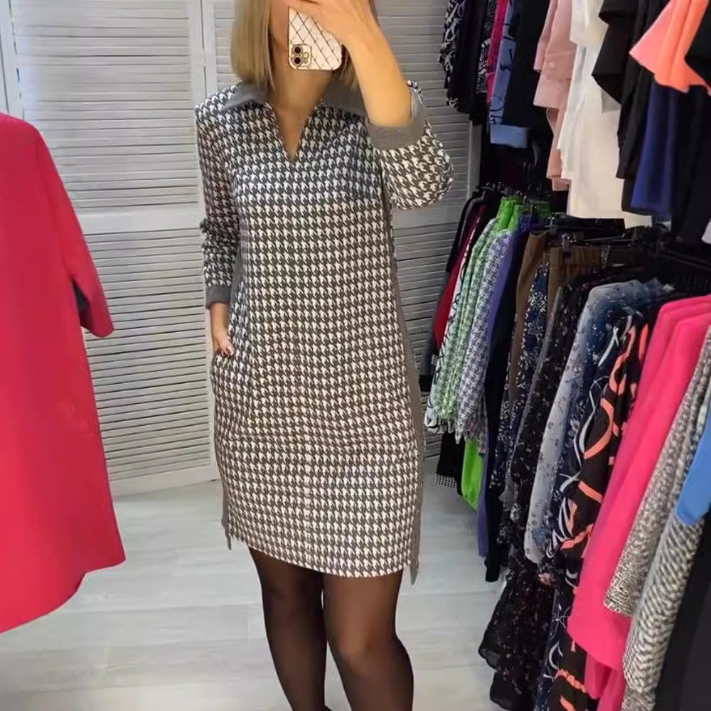 Damen nan knielanges Strickkleid mit Hahnentritt, Polokragen und seitlichen Eingrifftaschen Echo Archiv