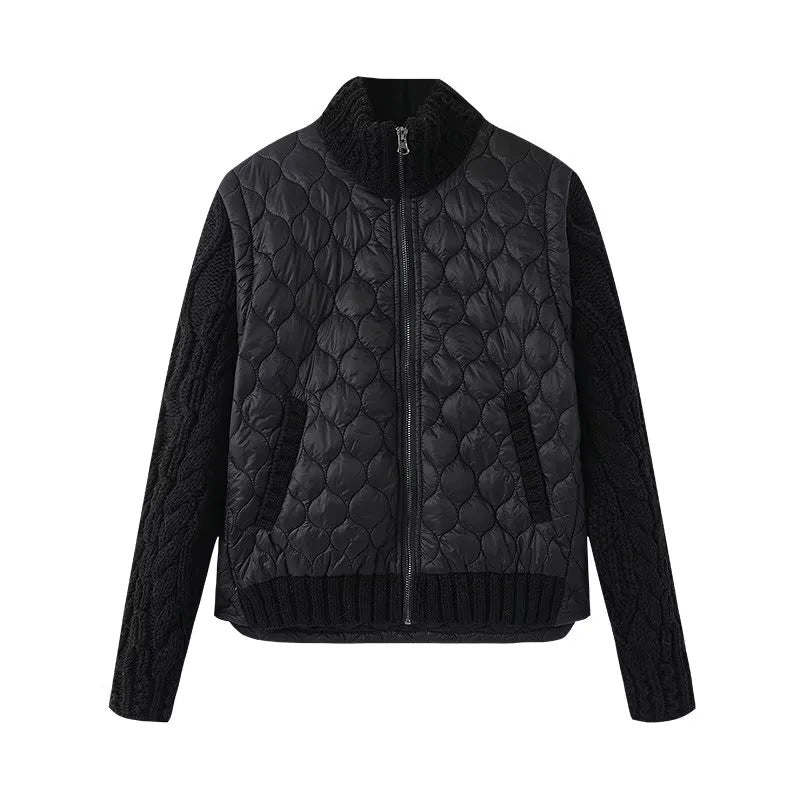 Damen gesteppte Hybridjacke mit Strickärmeln, Stehkragen und Pattentaschen – Célinea