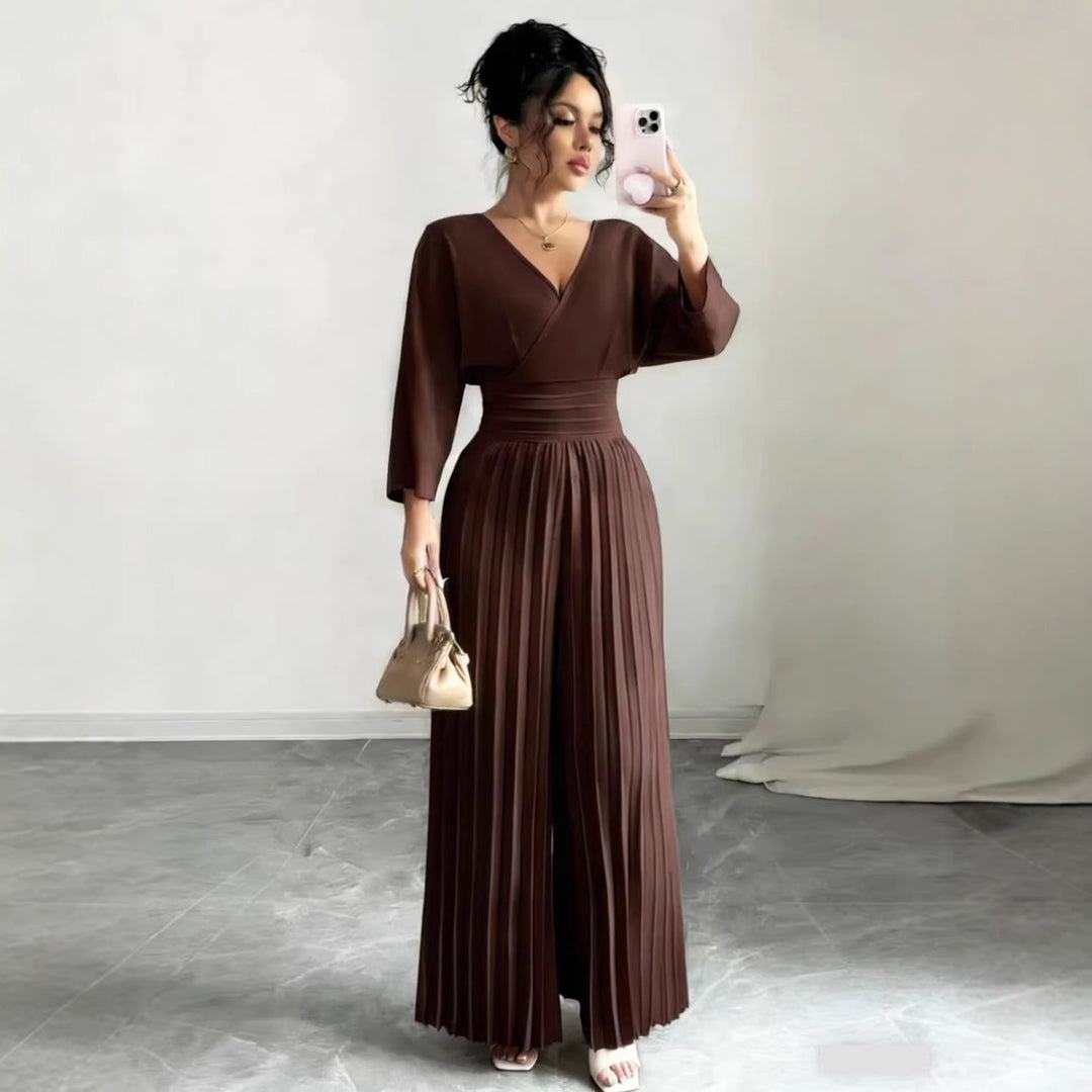 Damen Maxikleid mit Wickeloberteil, Tailliertem Rippbund und Plisseerock – Orélia