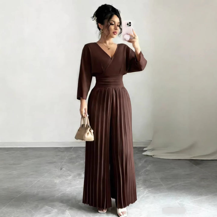 Damen Maxikleid mit Wickeloberteil, Tailliertem Rippbund und Plisseerock – Orélia