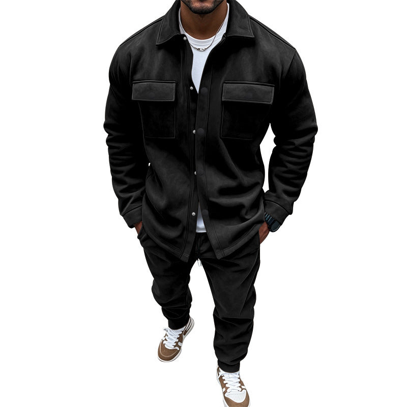 Herren moderne Utility-Jacke mit praktischen Brusttaschen und passender Hose Echoarchiv