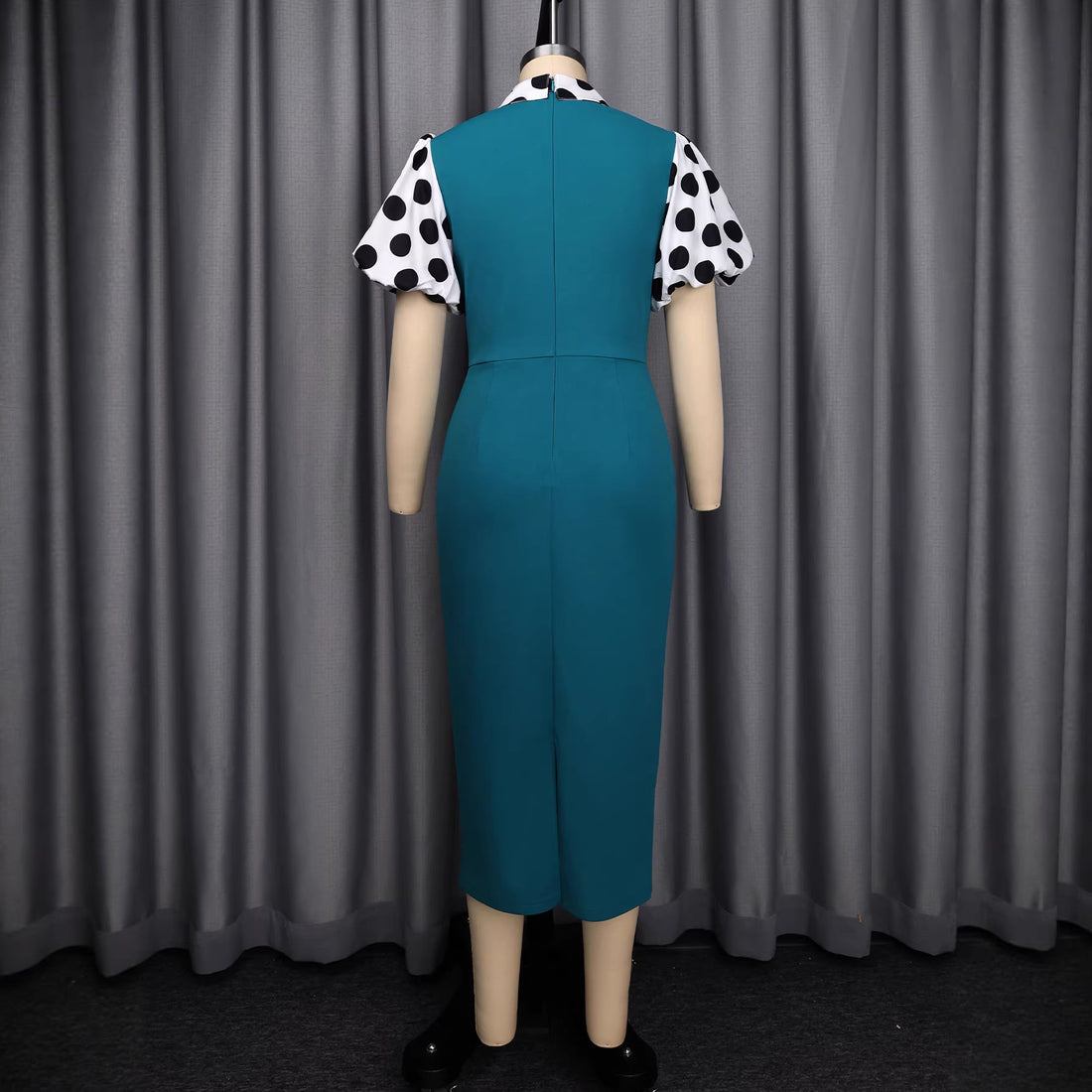 Damen figurbetontes Midi-Kleid mit polka-dot Ärmeln – Élara