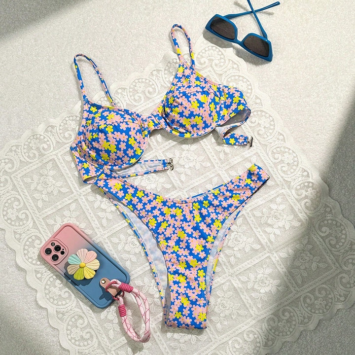 Damen Bademode mit floralem Design und raffinierten Trägern Echo Archiv