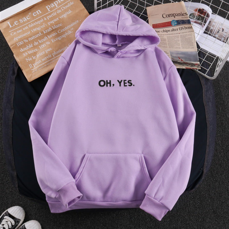 Damen Kapuzenpullover mit weichem Innenfutter, Kängurutasche und dezentem Frontprint – Auréline