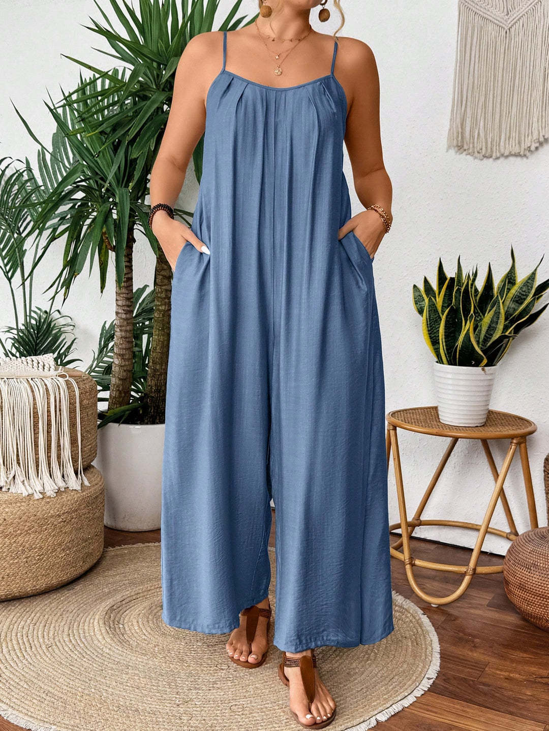 Damen luftiger Jumpsuit mit schmalen Spaghettiträgern und seitlichen Taschen Echo Archiv