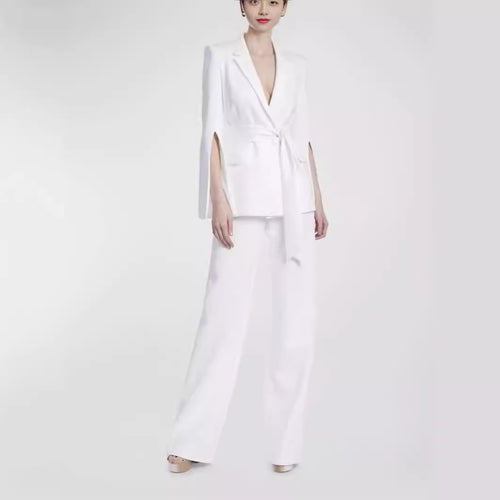 Damen Taillierter Cape-Blazer mit Bindegürtel und weiten Palazzohosen Echoarchiv