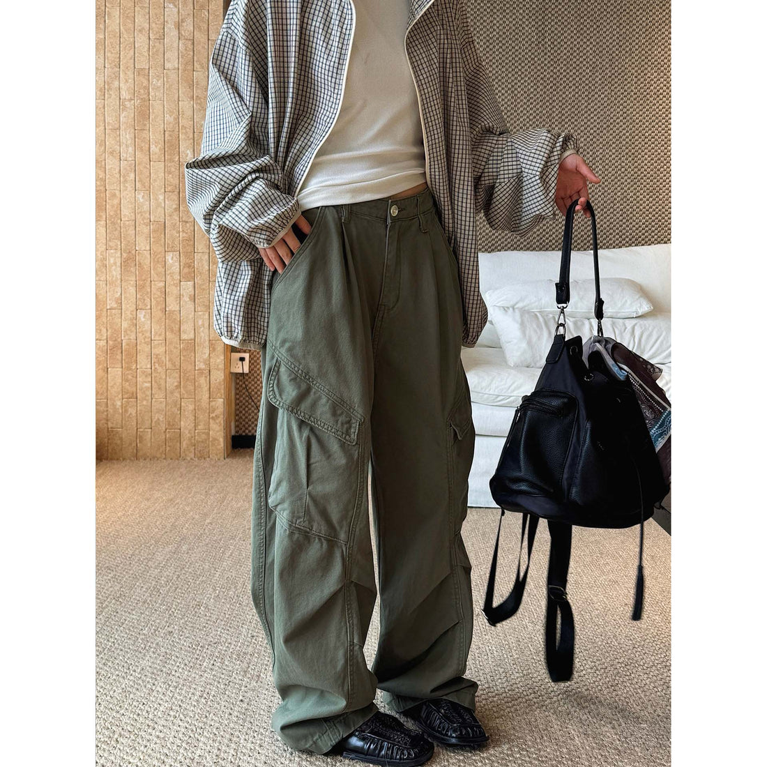 Damen Utility-Baggy-Hose mit asymmetrischen Pattentaschen und hohem Bund Echoarchiv