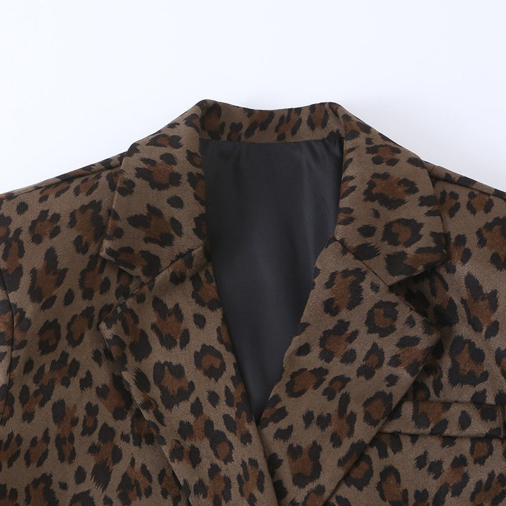 Damen Taillierter Blazer im Leoprint mit Revers und Pattentaschen Echo Archiv