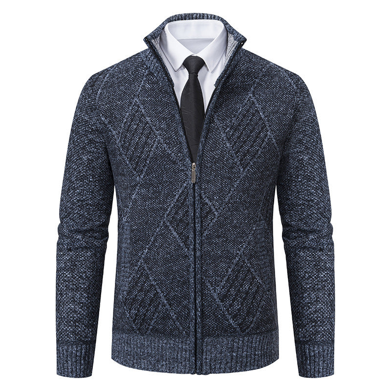 Herren modische Strickjacke mit hohem Kragen und stilvollem Zopfmuster Echoarchiv