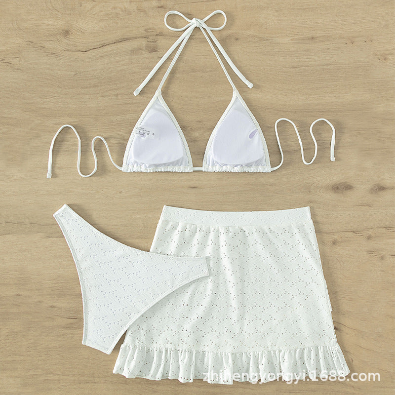 Damen Triangel-Bikini mit verspieltem Lochmuster und passendem Rock Echo Archiv