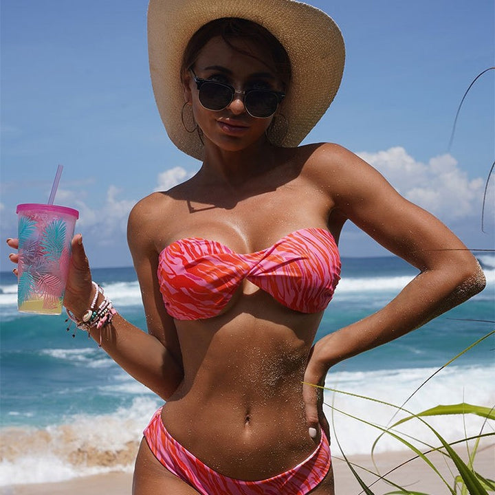 Damen Bandeau-Bikini mit elastischem Wickeldesign und hohem Beinausschnitt Echo Archiv