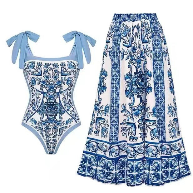 Damen Badeanzug mit floralem Druck und passendem Wickelrock Echo Archiv