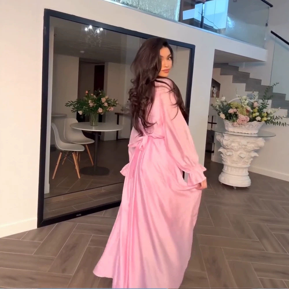 Damen Maxikleid aus Satin mit taillierter Raffung, Stehkragen und vorderem Schlitz Echoarchiv