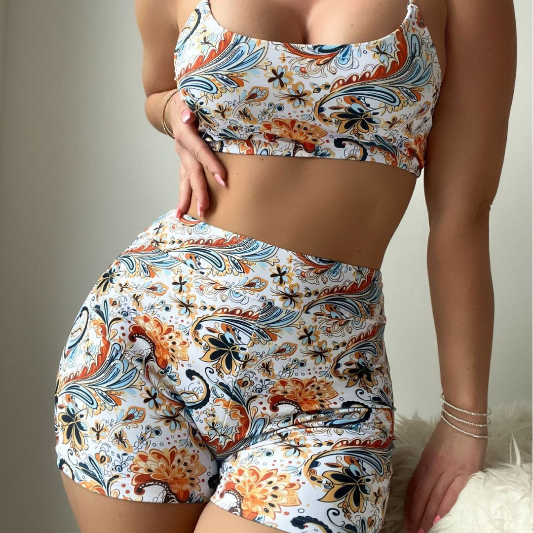 Damen Sportliches Crop-Top und High-Waist Shorts Set Echo Archiv