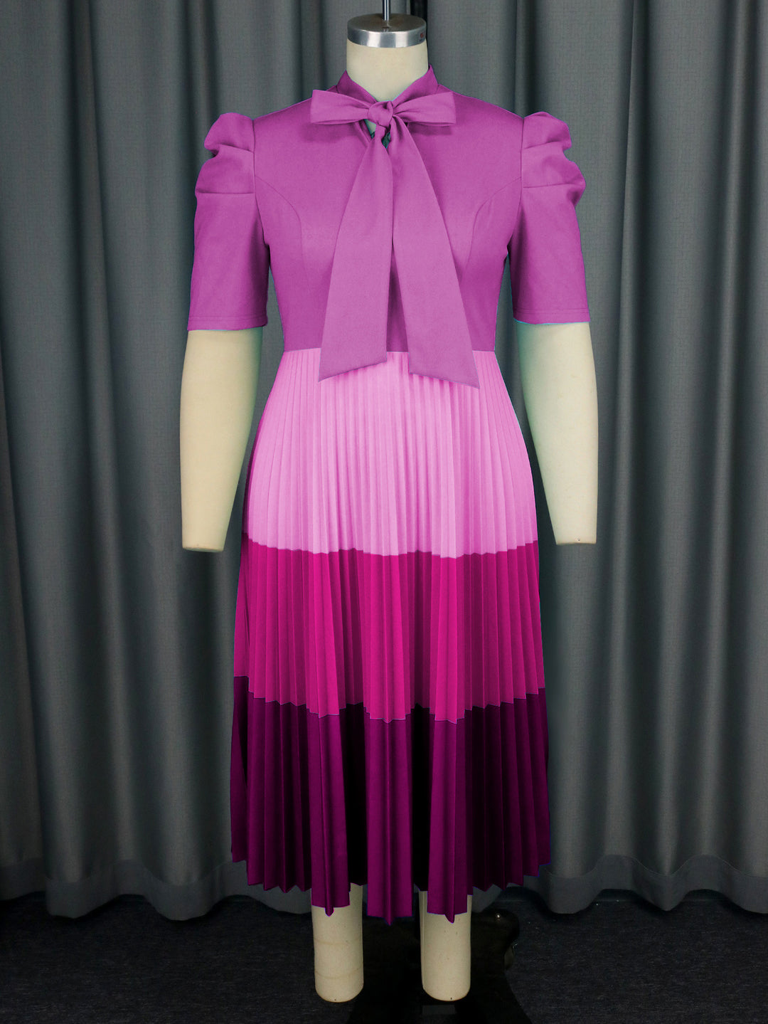 Damen Elegantes Plisseekleid mit Schleifenkragen Echo Archiv
