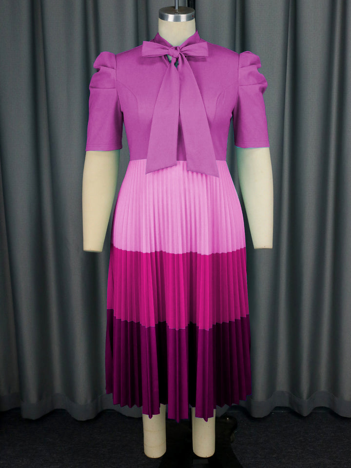 Damen Elegantes Plisseekleid mit Schleifenkragen Echo Archiv