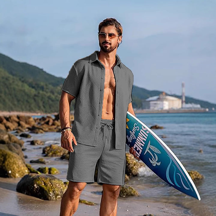 Herren lässiges Surf Outfit mit kurzärmligem Hemd und Shorts Echoarchiv